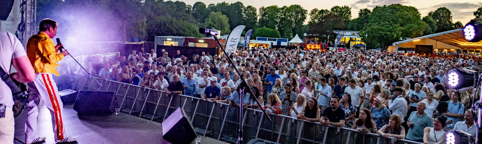 summer saturdays live music on stage