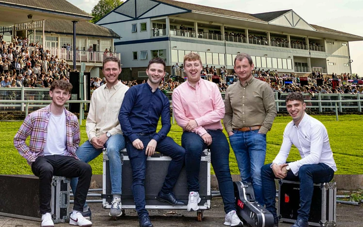 The tumbling Paddies