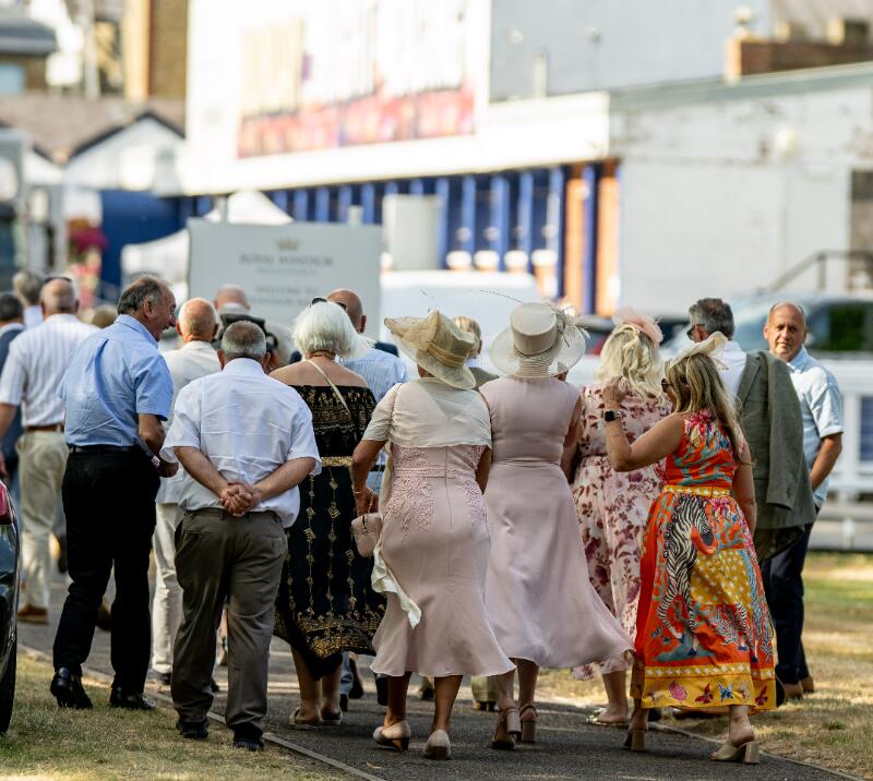 arriving at windsor races