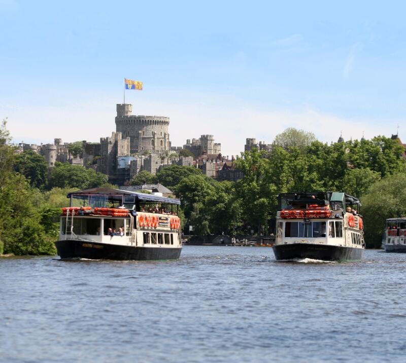 Boats arriving at Windsor Racecourse with Windsor Castle in the background