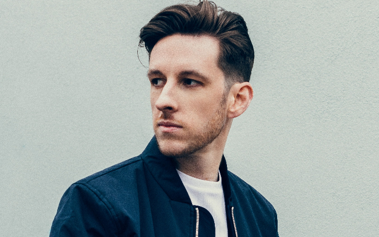 Sigala performing live