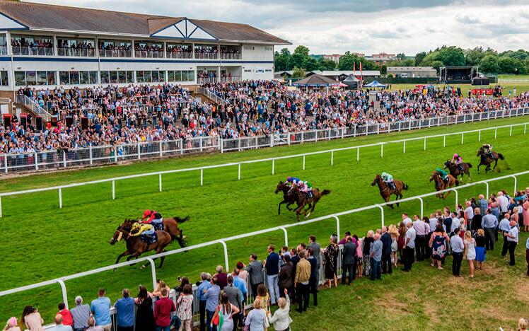 Crowd at Royal Windsor Racecourse.